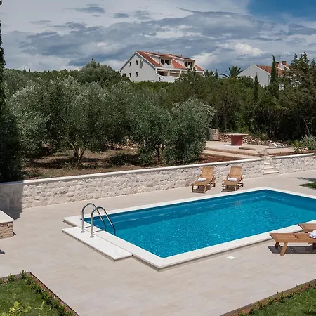 Villa Paradise *