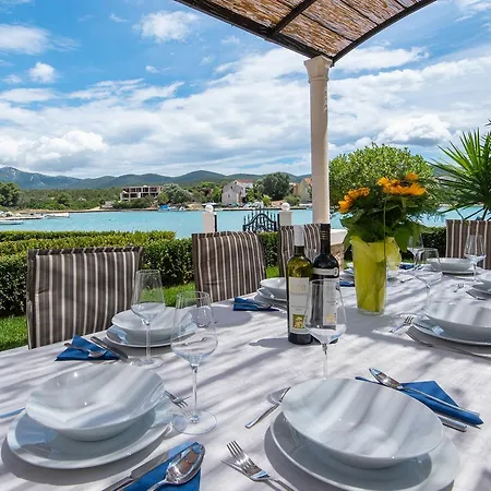 Paradise Loviste