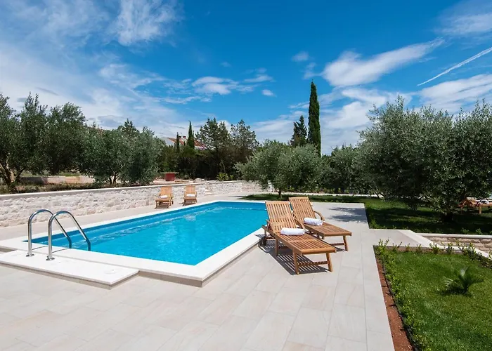 فيلة Paradise Lovište