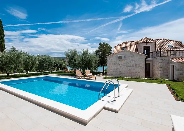 فيلة Paradise Lovište