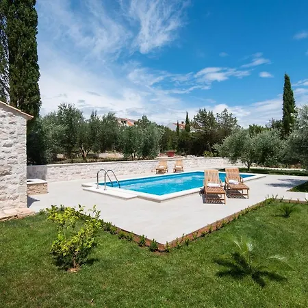 Paradise 빌라 로비스테