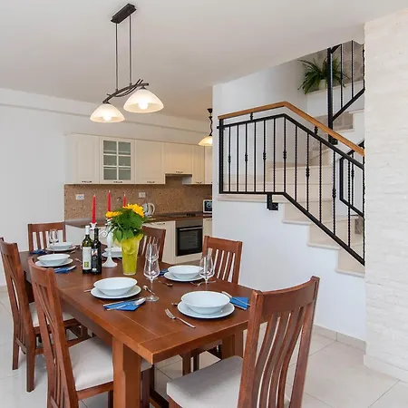 Paradise 빌라 로비스테