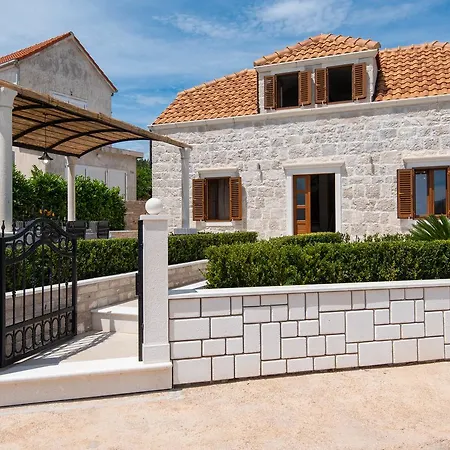 Paradise * 로비스테